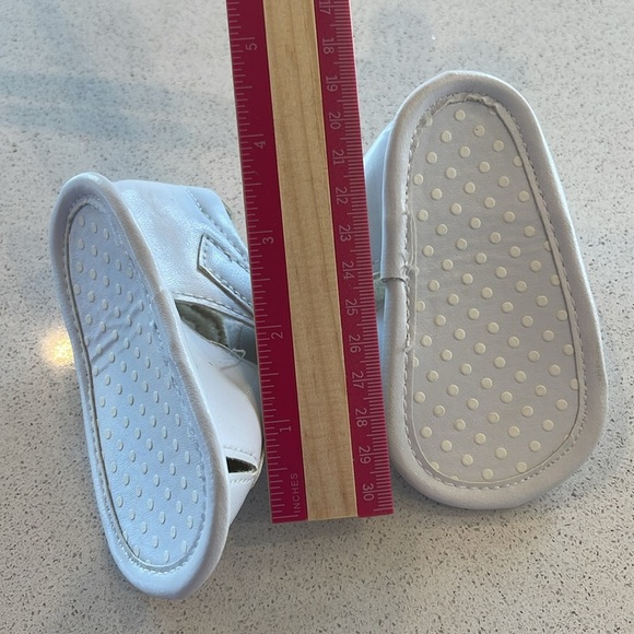 Bundle of 4 Pairs of Shoes (0-3 Months) - Picture 3 of 6